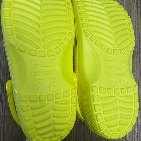 Crocs Classic Neon Highlighter Clogs Unisex M7/W9 - Picture 5 of 7